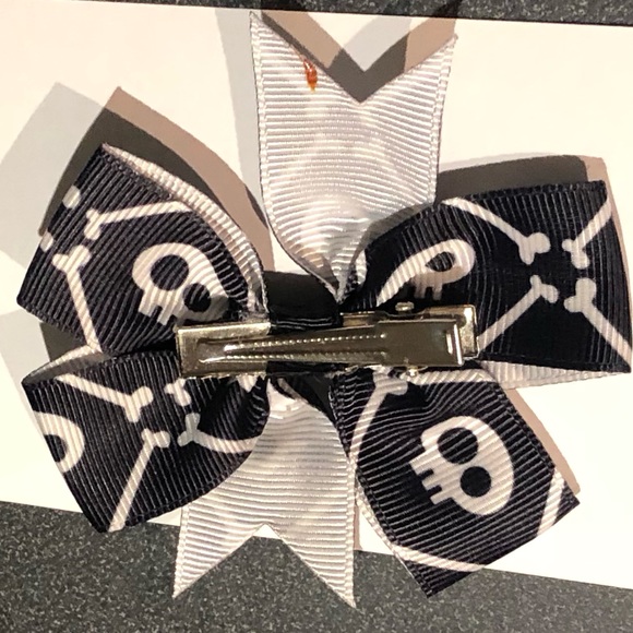 Halloween bow!! - Picture 2 of 4